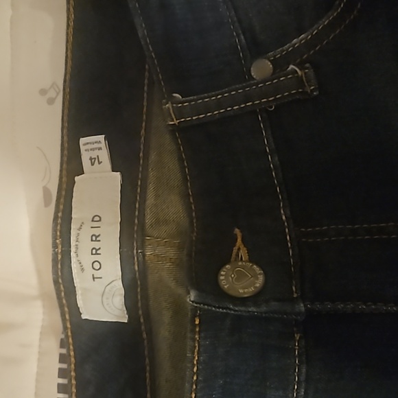 Torrid jean shorts - Picture 3 of 5